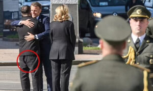 Presiden Ukraine jadi bualan netizen gara-gara pakai seluar terbalik!