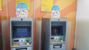 Mudah dan pantas, tukar duit raya di mesin ATM je sekarang