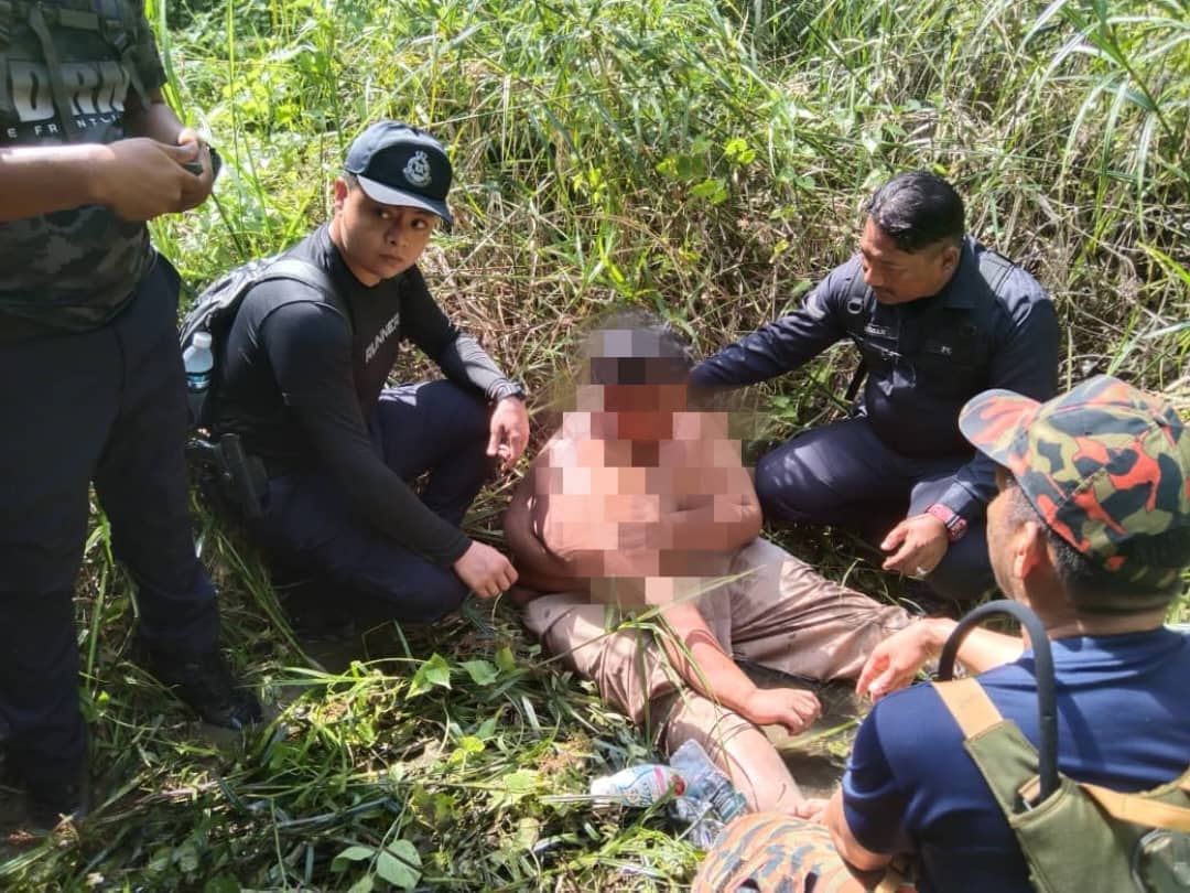 3 hari hilang, remaja akhirnya ditemui. Ini keadaannya selepas ditemui. Pelajar tahfiz yang dilaporkan hilang selepas keluar dari rumahnya di Kampung Gerik di sini sejak Rabu lalu, ditemui dalam keadaan lemah.