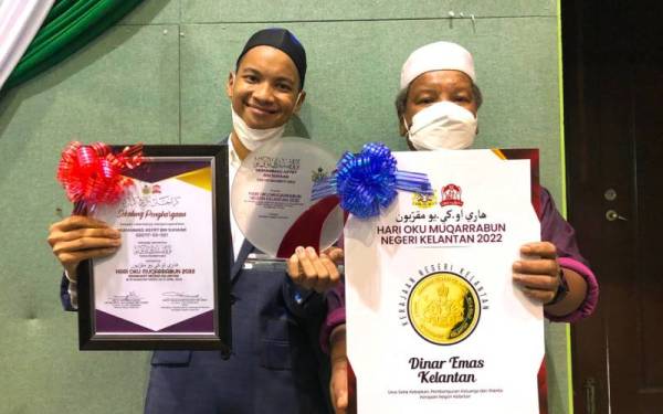 Duit bayaran pelakon OKU, Asif Suhaimi digunakan untuk beli dadah dan berjudi? Kakaknya membongkar kisah sebenar. Asif Suhaimi yang terkenal dengan lakonan spontannya bersama pengarah muda Syahmi Syazli.