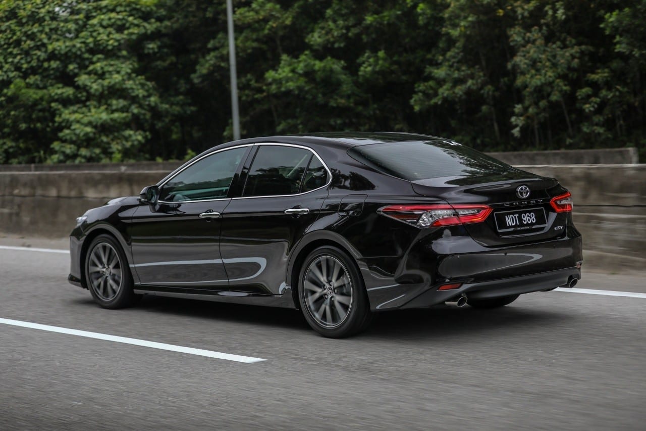Daripada kereta pakcik-pakcik, kini menjadi kegilaan semua golongan. Ini kehebatan Toyota Camry yang 'power gila'