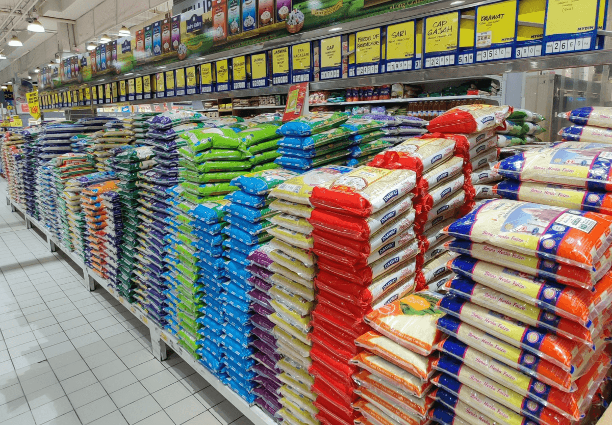 Harga Beras: Menteri kata belum ada keputusan naik, bos Mydin pula kata harga akan naik bulan depan. Inilah punca sebenar harga beras naik