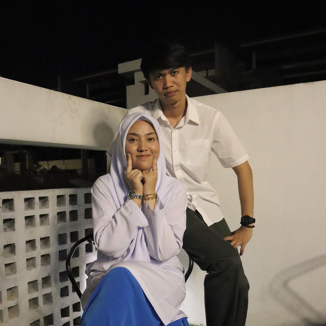 Shila Hamzah 'sound' peminat gabung namanya dengan tunangnya Ubai. Pasangan yang sedang hangat bercinta dan baru sahaja mengikat tali pertunangan baru-baru ini.