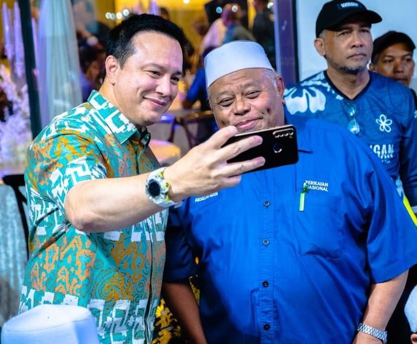 Pelakon Eizlan Yusof sah sertai PAS. Bakal bertanding lagi dalam PRN? Selepas tewas dengan terukl dalam Pilihan Raya Umum ke 15 lalu selepas bertanding mewakili parti Pejuang, kini pelakon Eizlan Yusof meneruskan cita-cita politiknya bersama Pas pula.