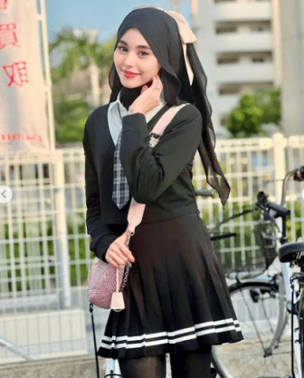 Penyanyi Masya Masyitah buat mata netizen terbeliak lagi. Tengoklah apa yang dipakai kali ini. Masya Masyitah penyanyi muda yang sebelum ini terkenal dengan pelbagai gaya fesyen yang unik dan kontroversi dilihat terus mencuri perhatian.