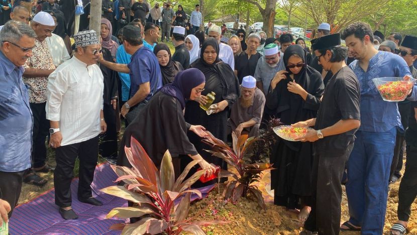 Rohana Jalil meninggal dunia, keluarga tidak puas hati. Ini puncanya. Setiap yang hidup pasti akan mati, begitu jugalah kita mendapat berita pemergian penyanyi terkenal era 80-an Rohana Jalil semalam.