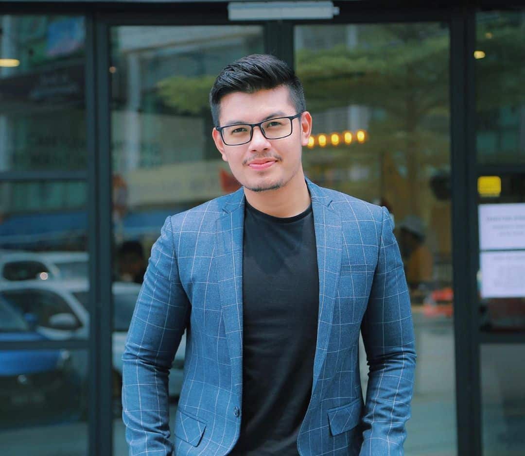 Selepas viral sewa pawagam untuk kejutan isterinya, Hafiz Mahamad dikatakan buat duit dengan Forex. Sekali ini jawapan sebenar dari tuan badan sendiri