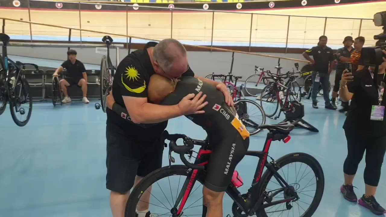 Takhta Raja Pecut Asia kembali menjadi milik Azizulhasni. Mahkota Raja Pecut Asia bagaikan 'sirih pulang ke ganggang' apabila kembali menjadi milik The Pocket Rocketman selepas terlepas gelaran tersebut beberapa kali.