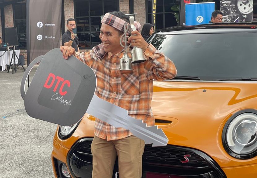 Akhirnya 'barkoba' terima hadiah kereta mahal, netizen tumpang gembira. Pemenang Bintang Paling Popular Anugerah Bintang Popular Berita Harian ke- 35 (ABPBH35), Bell Ngasri menerima kereta jenama Mini Cooper Clubman tajaan syarikat kenderaan DTC Motors pada pagi Isnin.