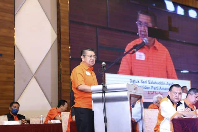 Bapa Rahmah Malaysia menghadap Ilahi, ramai rakyat menangis, Menu Rahmah paling diingati. Rata-rata rakyat meluahkan rasa hiba susulan pemergian Menteri Perdagangan Dalam Negeri dan Kos Sara Hidup, Datuk Seri Salahuddin Ayub ke negeri abadi pada malam tadi.