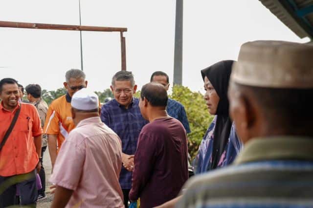 Bapa Rahmah Malaysia menghadap Ilahi, ramai rakyat menangis, Menu Rahmah paling diingati. Rata-rata rakyat meluahkan rasa hiba susulan pemergian Menteri Perdagangan Dalam Negeri dan Kos Sara Hidup, Datuk Seri Salahuddin Ayub ke negeri abadi pada malam tadi.