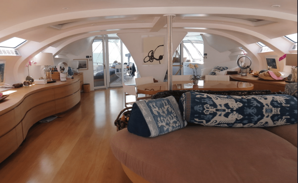 Beruntung orang Perlis, kapal mewah Superyacht berharga RM44.5 juta singgah, pemilik dia bukan kaleng-kaleng. Awal minggu lalu, negara digemparkan dengan kehadiran sebuah kapal layar mewah ‘Superyacht‘ di sekitar muara Sungai Perlis, Kuala Perlis berhampiran dengan terminal feri.