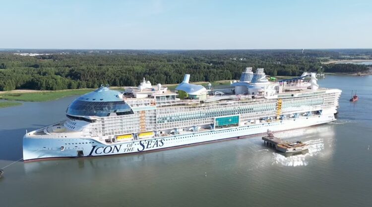 Dah macam bandar terapung, siap ada air terjun, kenali kapal persiaran terbesar dunia ini. Kapal persiaran terbesar dunia, Icon of The Seas yang lima kali ganda saiz Titanic dengan kelengkapan seakan bandar terapung, selesai membuat pelayaran percubaannya minggu lalu.