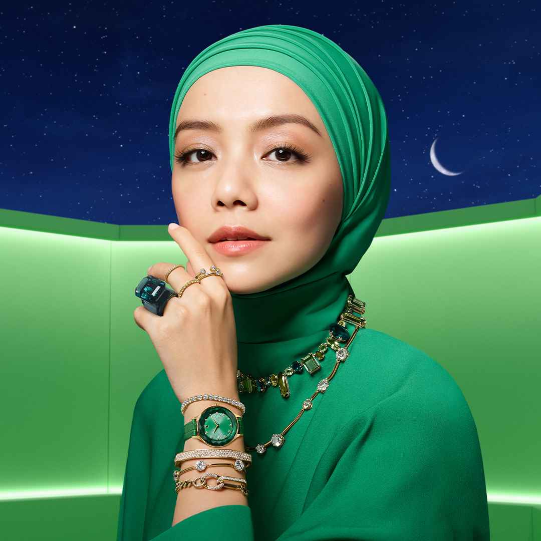 Ini senarai artis wanita popular kategori 'beauty with brain' yang ramai tak tahu. Perasan tak masyarakat kita masih gemar meletakkan label terhadap selebriti tempatan terutamanya artis wanita sebagai tidak berpelajaran tinggi malah ia seperti sudah menjadi satu kebiasaan! Kononnya artis tidak perlu belajar tinggi-tinggi untuk berjaya dan cukup sekadar 'menjual' wajah dalam mengecap populariti dan latar belakang pendidikan mereka bukan perkara penting. 10 selebriti wanita yang mempunyai latar belakang pendidikan mengagumkan!