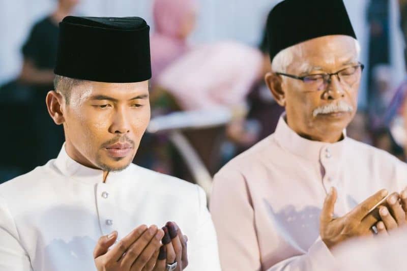 Jep tak hadir majlis kahwin Shuib, ramai terkejut bila tahu puncanya. Ketiadaan kelibat pelawak Jep Sepahtu ketika majlis pernikahan sahabatnya iaitu Shuib minggu lalu menjadi tanda tanya dalam kalangan peminat mereka.