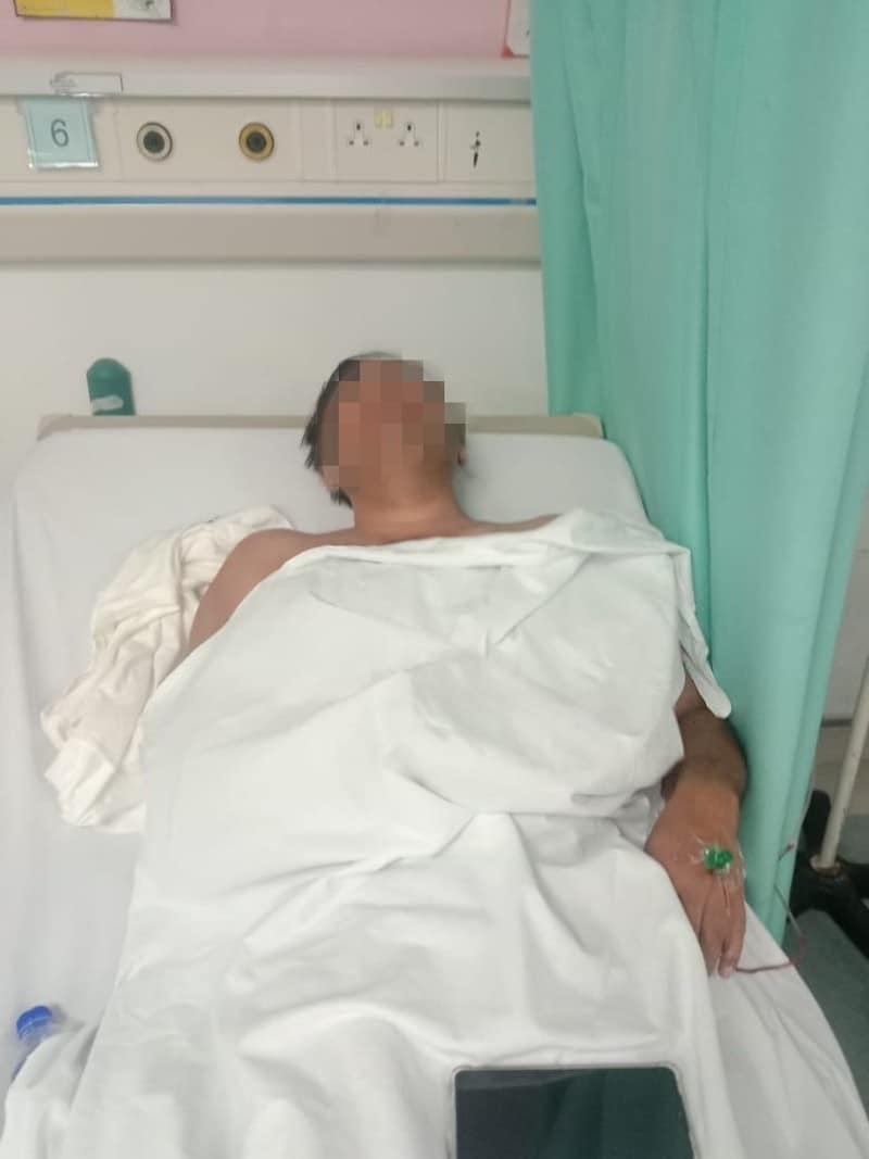 Kejam sungguh, dah lah kedai dibakar, muka pula disimbah asid. Sepasang suami isteri mengalami kecederaan pada bahagian mata dan badan selepas didakwa disimbah asid oleh seorang individu tidak dikenali dalam kejadian di pintu lif di sebuah pangsapuri di Batu Caves, Selangor.