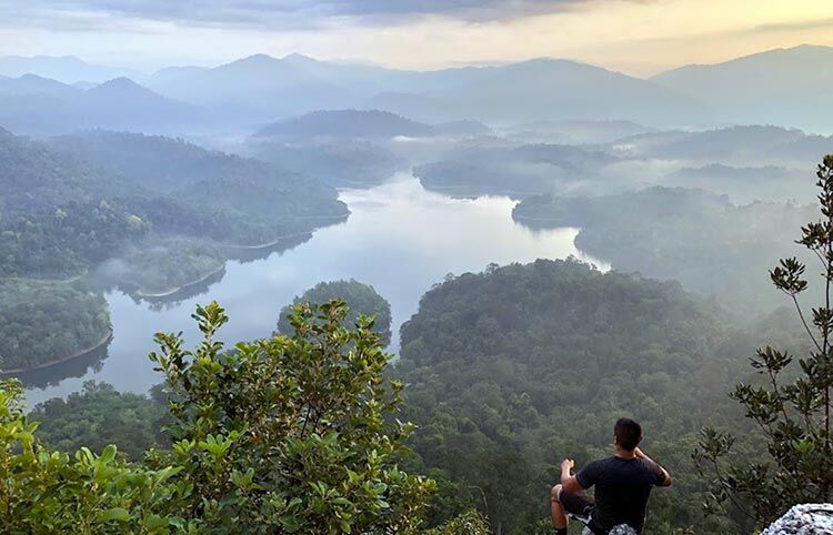 Mahu hiking tapi sekitar Lembah Klang saja, 20 bukit ini sesuai untuk pendaki pemula cuba. Memanglah bosan duduk di rumah saja pada hujung minggu. Apa kata ajak ahli keluarga atau sahabat-handai untuk buang peluh dengan mendaki bukit sekitar Lembah Klang. Tanpa perlu permit kebenaran masuk, bukit-bukit ini sesuai untuk pendaki pemula. Namun, pastikan memakai kasut mendaki bukan kasut jogging serta bawalah makanan dan minuman yang mencukupi.