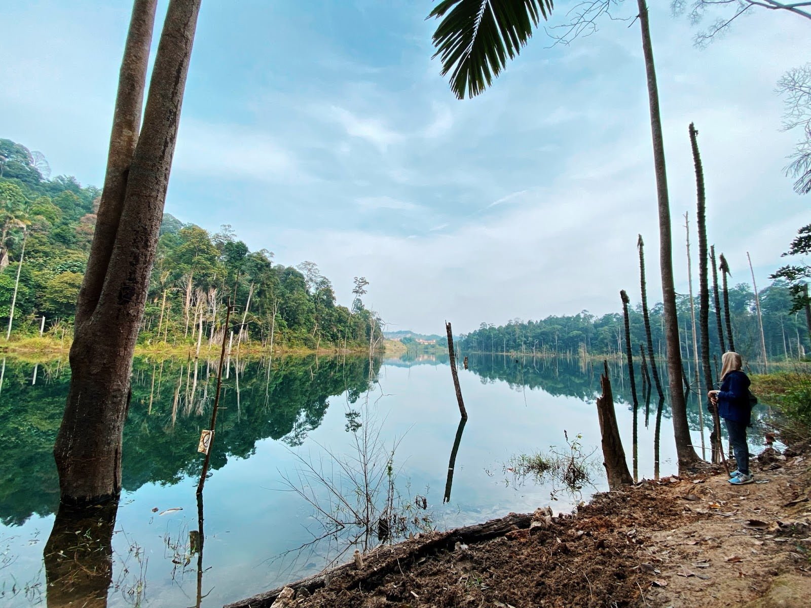 Mahu hiking tapi sekitar Lembah Klang saja, 20 bukit ini sesuai untuk pendaki pemula cuba. Memanglah bosan duduk di rumah saja pada hujung minggu. Apa kata ajak ahli keluarga atau sahabat-handai untuk buang peluh dengan mendaki bukit sekitar Lembah Klang. Tanpa perlu permit kebenaran masuk, bukit-bukit ini sesuai untuk pendaki pemula. Namun, pastikan memakai kasut mendaki bukan kasut jogging serta bawalah makanan dan minuman yang mencukupi.