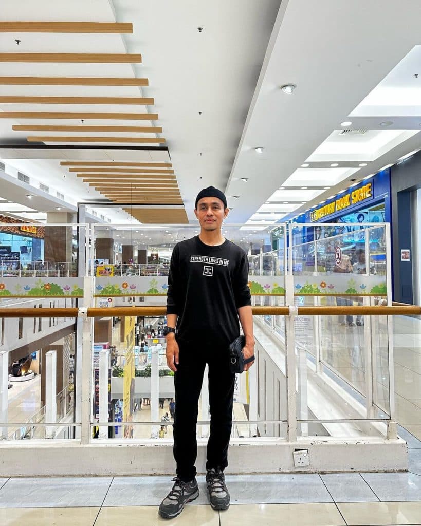 Mangsa amang seksual PU Azman tarik laporan kes sebab tak tahan berhabis banyak duit dan masa. Perbicaraan berkenaan kes amang seksual yang melibatkan Pencetus Ummah (PU) Azman telah pun memasuki hari keempat.