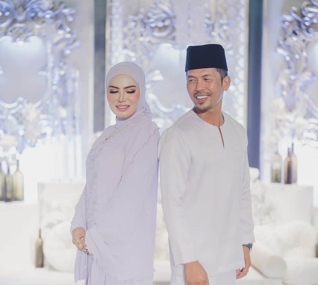 Shuib lebihkan isteri baru. Bapa arwah Siti Sarah minta tak perlu fikirkan dia lagi. Sedia maklum, pelawak Shuib Sepahtu telah pun mendirikan rumah tangga bersama isteri barunya, Watie Hanifiah.