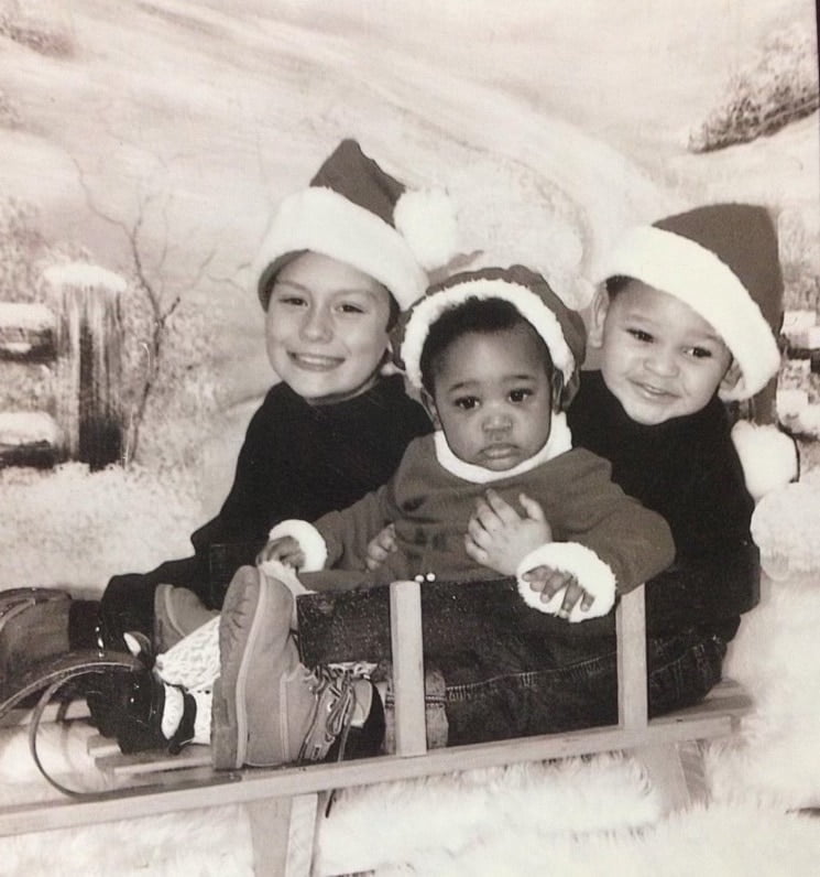 Abang dulu dalam beg lampin, adiknya pula di tandas hospital, buat ujian DNA baru tahu rupanya adik-beradik.Seorang remaja perempuan terkejut selepas mendapat tahu abang angkatnya merupakan abang kandung sendiri selepas adik-beradik itu diambil sebagai anak angkat oleh keluarga yang sama.Dennis dan Angela Laffin dari New York mengambil Frank, 20, sebagai anak angkat ketika masih bayi selepas menjumpainya di dalam beg lampin.