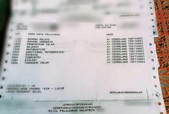 Anak orang dapat straight A+, anak sendiri hanya 2A, wanita ini siap sihir pelajar lain sampai jadi dungu.Apabila anak meraih pencapaian cemerlang di sekolah, ramai ibu cenderung berkongsikan berita gembira itu ke media sosial atas niat mengabdikan memori dan penghargaan. Malangnya di sebalik deretan ucapan tahniah, dikhuatiri ada ‘mata-mata’ yang iri hati dengan kejayaan itu.