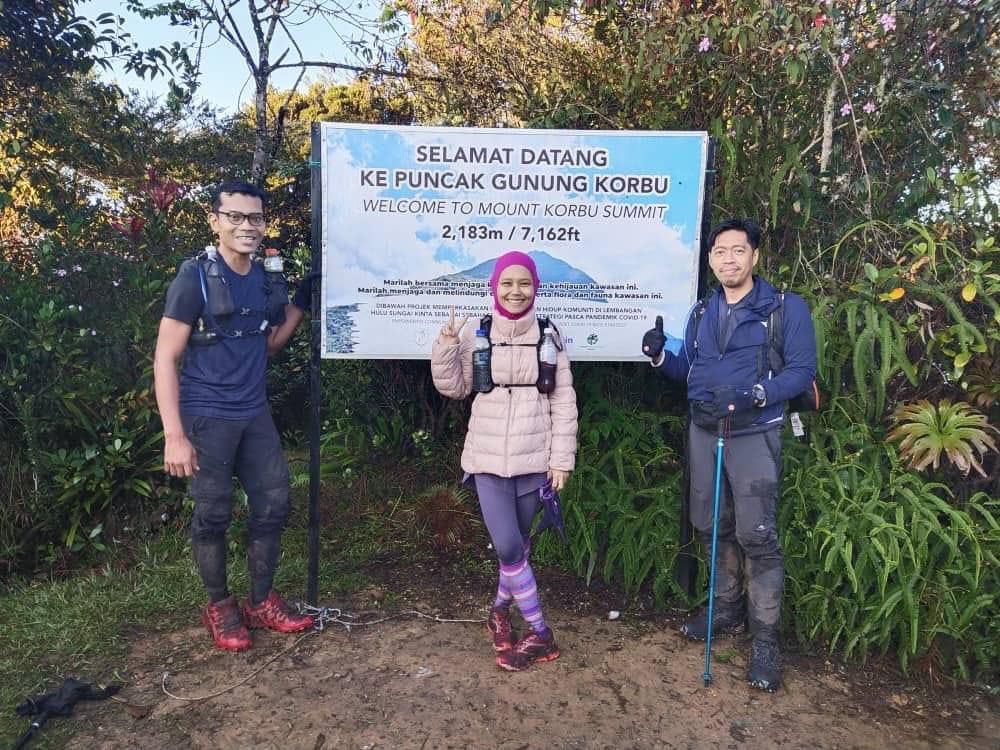 Gunung ke-2 dan ke-4 tertinggi di Semenanjung 'hanya' bersebelahan, tapi pendaki ini tempuhi pengalaman amat mendebarkan. Ketika hasrat memeluk Korbu dan Gayong menggunung, maka biarkanlah usaha dan doa bertarung.