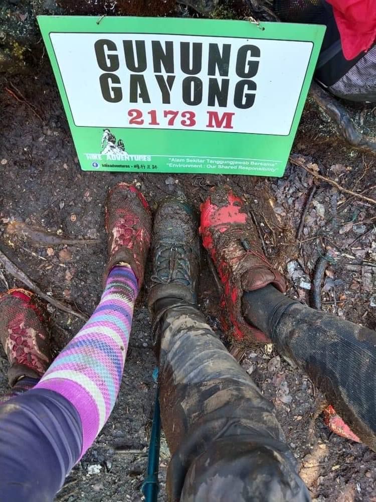 Gunung ke-2 dan ke-4 tertinggi di Semenanjung 'hanya' bersebelahan, tapi pendaki ini tempuhi pengalaman amat mendebarkan. Ketika hasrat memeluk Korbu dan Gayong menggunung, maka biarkanlah usaha dan doa bertarung.