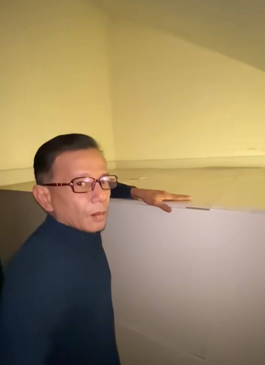 Misteri batu besar keluar dari dinding rumah Azhar Sulaiman, dah guna pelbagai cara tapi tak pecah. Di sebalik rumah agam yang tersergam indah ini tersimpan satu rahsia dari masa lalu yang mampu membuatkan bulu roma meremang.