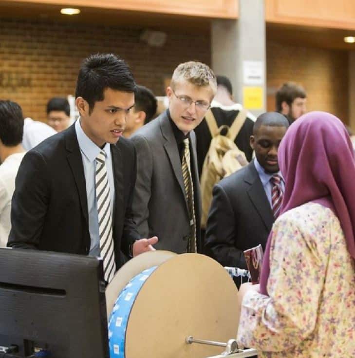 Patutlah padu nasihat Khairul Aming, ini 10 fakta latar belakangnya, bukan calang-calang rupanya. Siapa Khairul Aming? Pemilik nama sebenar Khairul Amin Kamarulzaman, yang berumur 31 tahun ini merupakan seorang pembikin konten dan saat ini adalah salah seorang calon dalam TikTok Awards Malaysia (Anugerah TikTok Malaysia) 2023, sebuah acara tahunan terbesar TikTok tahun ini, yang merupakan kali pertama diadakan di Malaysia dengan kerjasama daripada TV3.