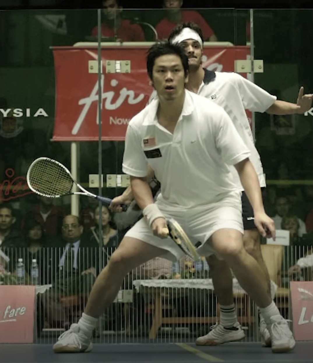 Pernah di ranking keempat di Asia, ini pekerjaan bekas pemain skuasy sekarang. Pernah meniti zaman kegemilangan ketika bergelar jaguh skuasy negara, Kenneth Low Ewe Loong kini diselubungi masalah dalam kehidupan peribadinya.Suatu ketika, Kenneth, 44, bergelar juara kebangsaan sebanyak enam kali, tetapi kini bekerja sebagai tukang cuci, miskin dan mengalami masalah kesihatan.