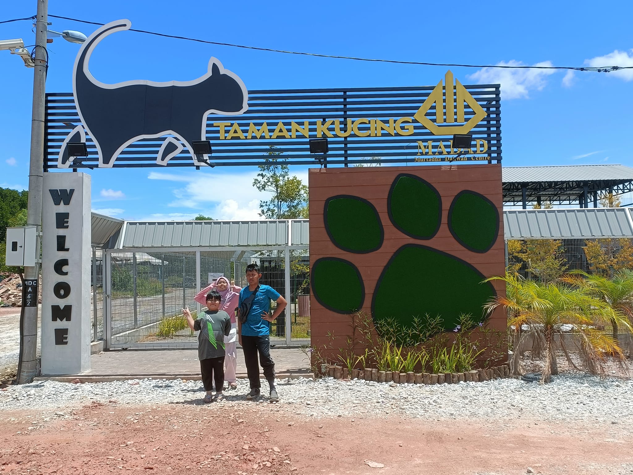 Ada gelongsor dan hotel kapsul, ramai teruja nak singgah di masjid dekat Sungai Petani ini.Masjid sering dikaitkan sebagai satu rumah ibadah yang hanya terhad kepada urusan keagamaan sahaja. Namun, sebenarnya masjid tidak terhad kepada bidang dakwah malah ia meliputi perdagangan, perundangan, penyebaran ilmu, serta pelbagai lagi.Baru-baru ini seorang TikTokers, @tomfitree berkongsi pengalaman beliau melawat Masjid Murtadha Dakwah Centre (MADAD) yang terletak di Sungai Petani, Kedah.