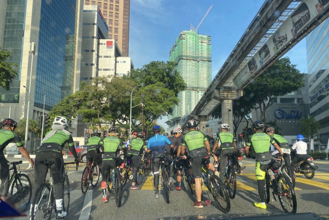 Jangan nak 'show off' bawa basikal, elok dengar nasihat 'otai' ini elak badan binasa. Sejak beberapa bulan kebelakangan ini, aktiviti berbasikal boleh dikatakan semakin mendapat tempat dalam kalangan masyarakat di negara kita. Aktiviti berbasikal ini telah meningkat seperti cendawan yang tumbuh selepas hujan.