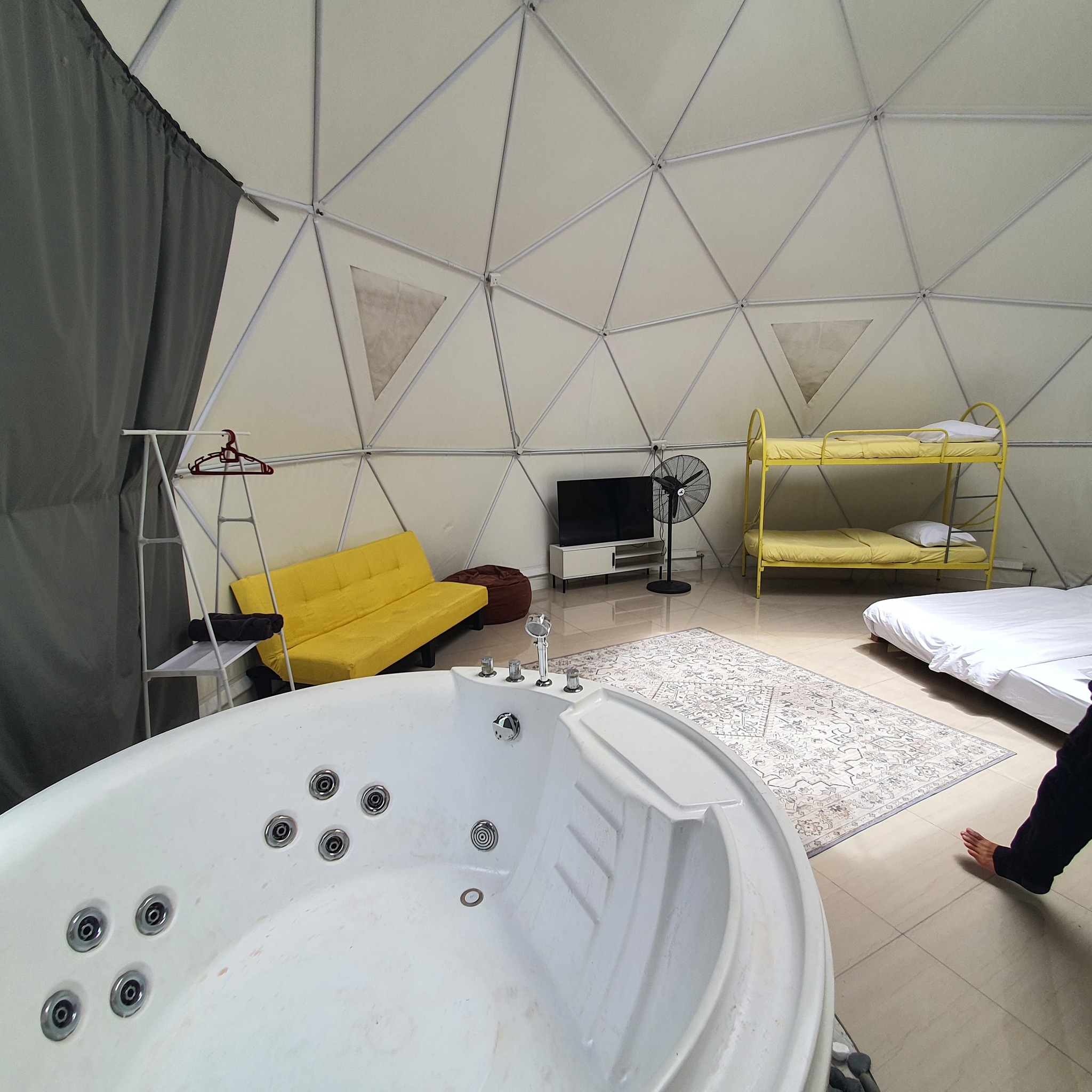 Nak 'healing' hujung minggu? Wanita kongsi port tube house paling luas pernah dijumpai, di Selangor je pun