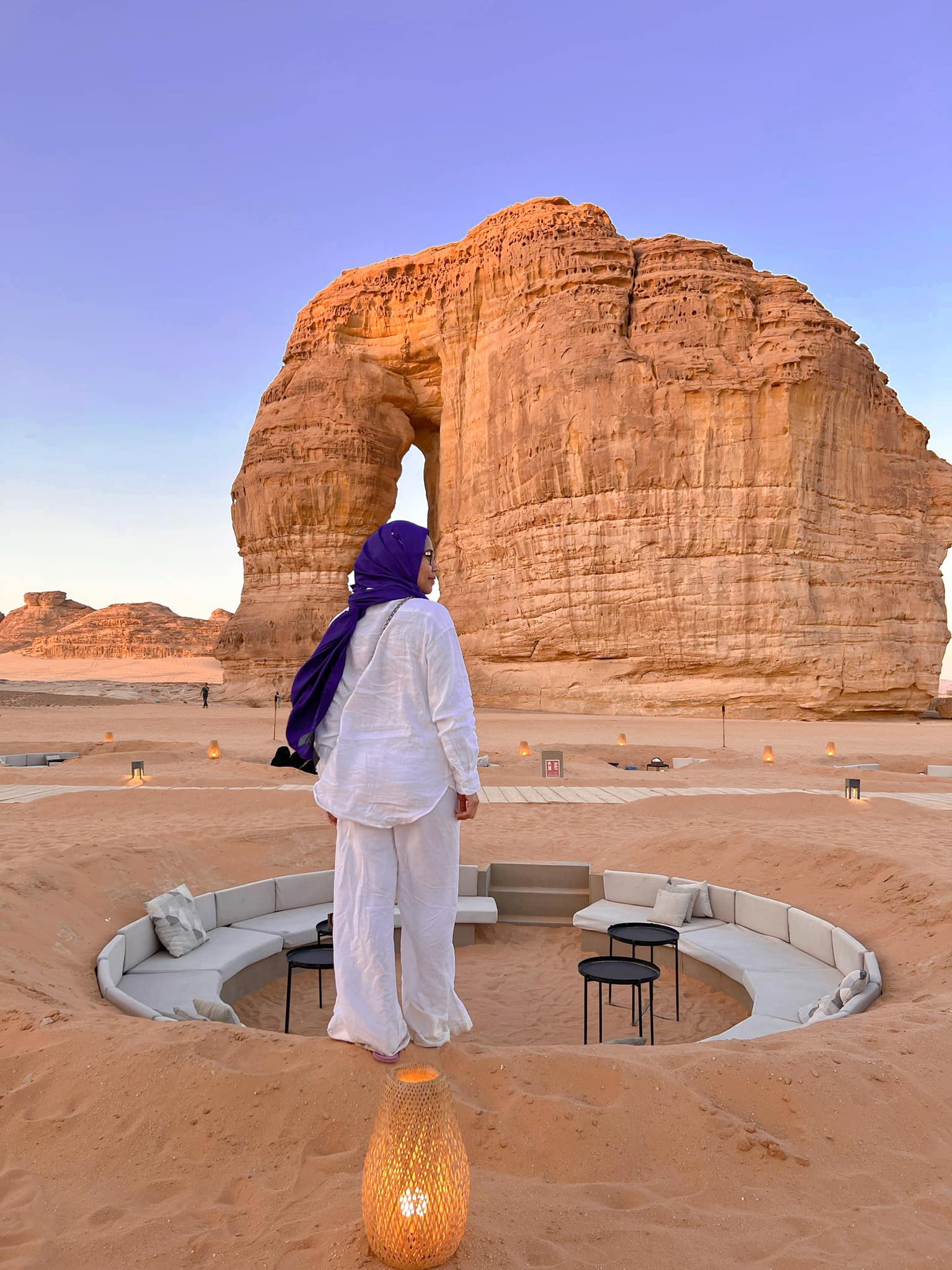 Wanita Malaysia ini cerita keadaan sebenar kota dilaknat Al Ula, tempat Zul Ariffin lawati sampai disound Ustaz Azhar Idrus. Perkongsian pelakon dan hero terkenal tanah air, Zul Ariffin yang memuat naik video Ogos lalu ketika berkunjung ke kota Al Ula, Arab Saudi kembali viral sehingga mendapat kritikan netizen.