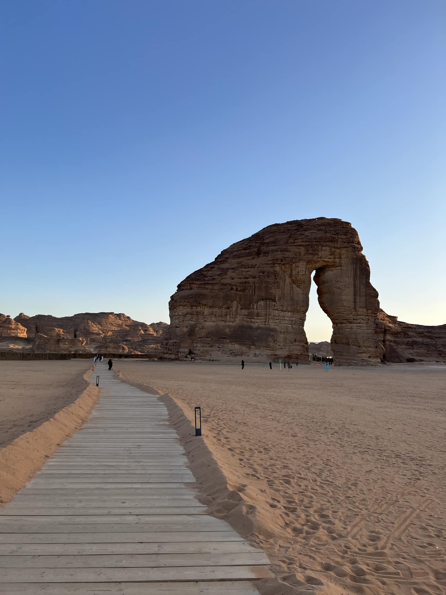 Wanita Malaysia ini cerita keadaan sebenar kota dilaknat Al Ula, tempat Zul Ariffin lawati sampai disound Ustaz Azhar Idrus. Perkongsian pelakon dan hero terkenal tanah air, Zul Ariffin yang memuat naik video Ogos lalu ketika berkunjung ke kota Al Ula, Arab Saudi kembali viral sehingga mendapat kritikan netizen.