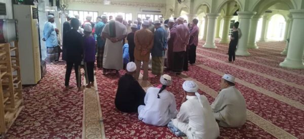 Imam tua Masjid Mahmudi Mukim Kedai Melor di sini, Mohd. Zamai @ Suhaimi Ibrahim,73, meninggal dunia selepas membaca khutbah dan mengimamkan solat Jumaat lalu.Setiausaha Masjid Mahmudi, Fauzi Yaacob berkata, arwah rebah semasa memberi salam selepas menunaikan solat sunat sebelum menghembuskan nafas terakhirnya kira-kira pukul 2.30 petang.