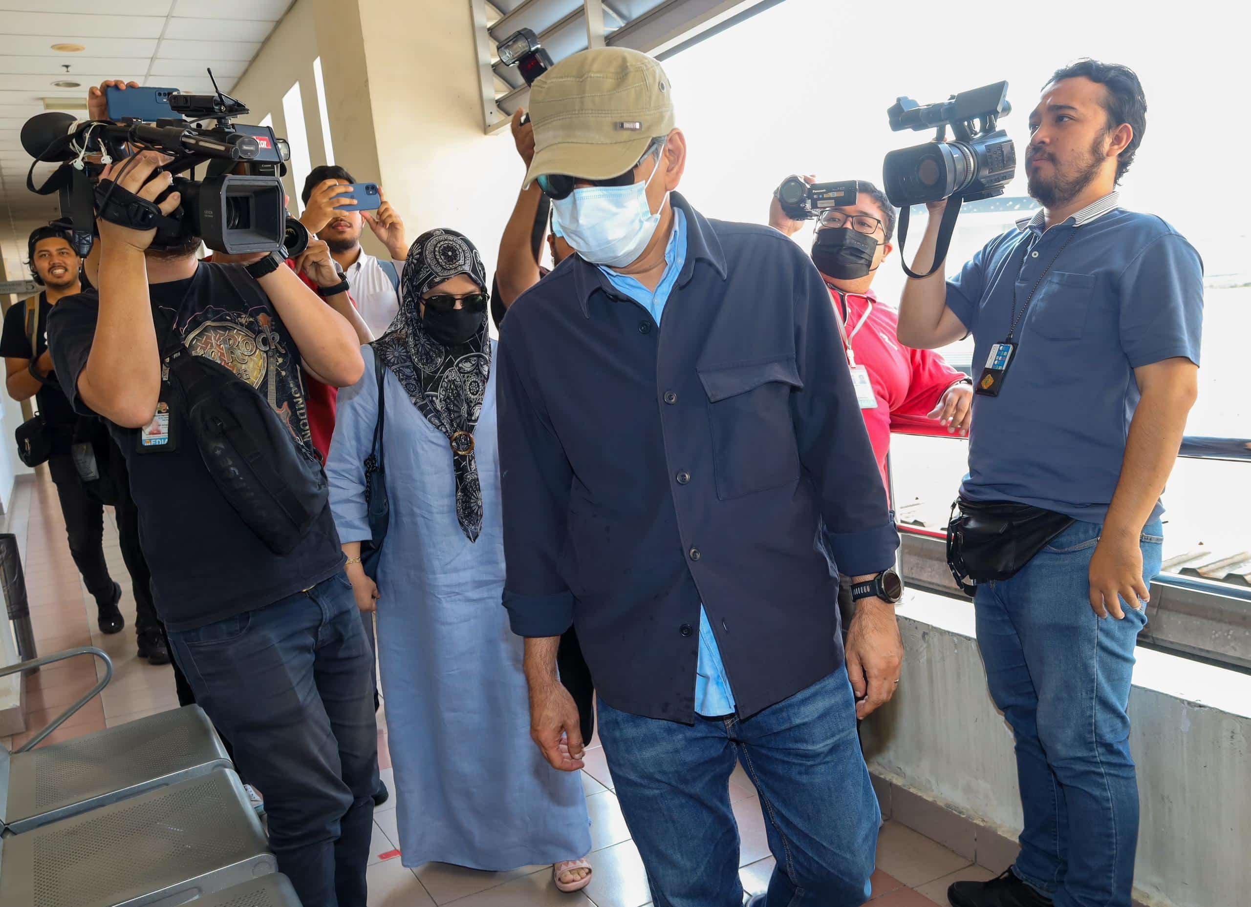 Faizal Hussain kena dakwa mencabul bekas penyampai berita terkenal di sebuah hotel