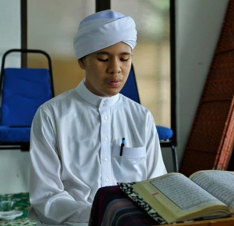 Hebat remaja austisme ini, dulu lambat bercakap kini dah bergelar hafiz dalam tempoh 18 bulan