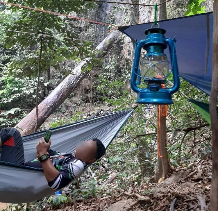 Ikat ‘hammock’ cederakan pokok, pendapat dua pensyarah ini mengundang pertikaian warganet
