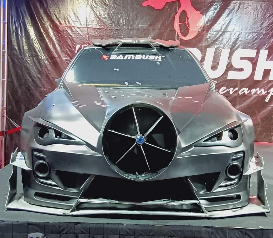 Kereta wira diubah jadi kereta Batman, kos cecah RM100,000, siap pintu hidraulik dan autopilot