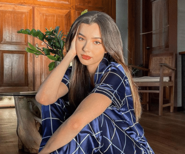 Profil pelakon cantik Amelia Henderson ramai tak tahu, rupanya pernah jadi kerabat