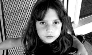 Suka-intip-ibu-dan-ayah-angkat-sedang-tidur-waktu-malam 02