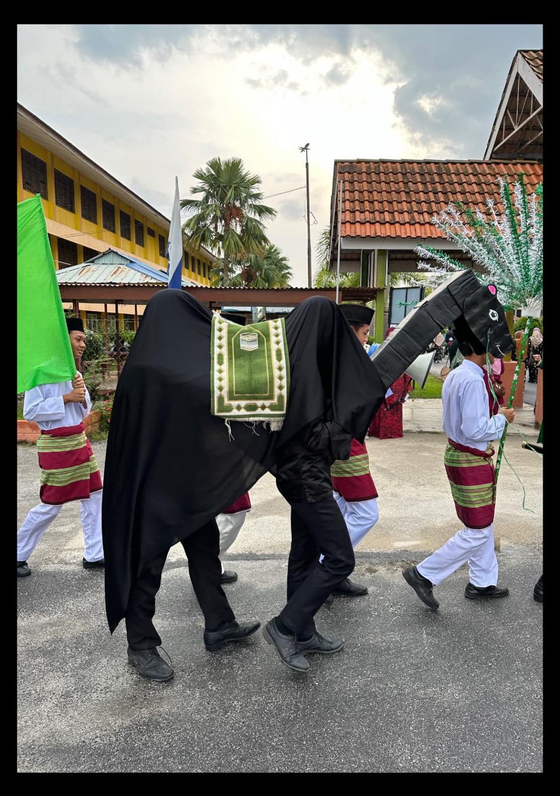 Tak elok biar 'unta' hadiri Maulidur Rasul, ini 6 sebab mengapa sekolah mesti hentikan trend merepek