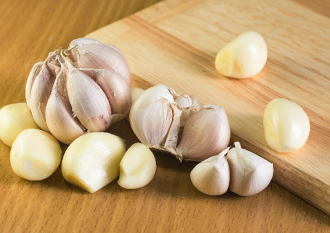 Telan bawang putih saja rupanya, ini petua 'rare' hilangkan sakit kaki dan buang angin