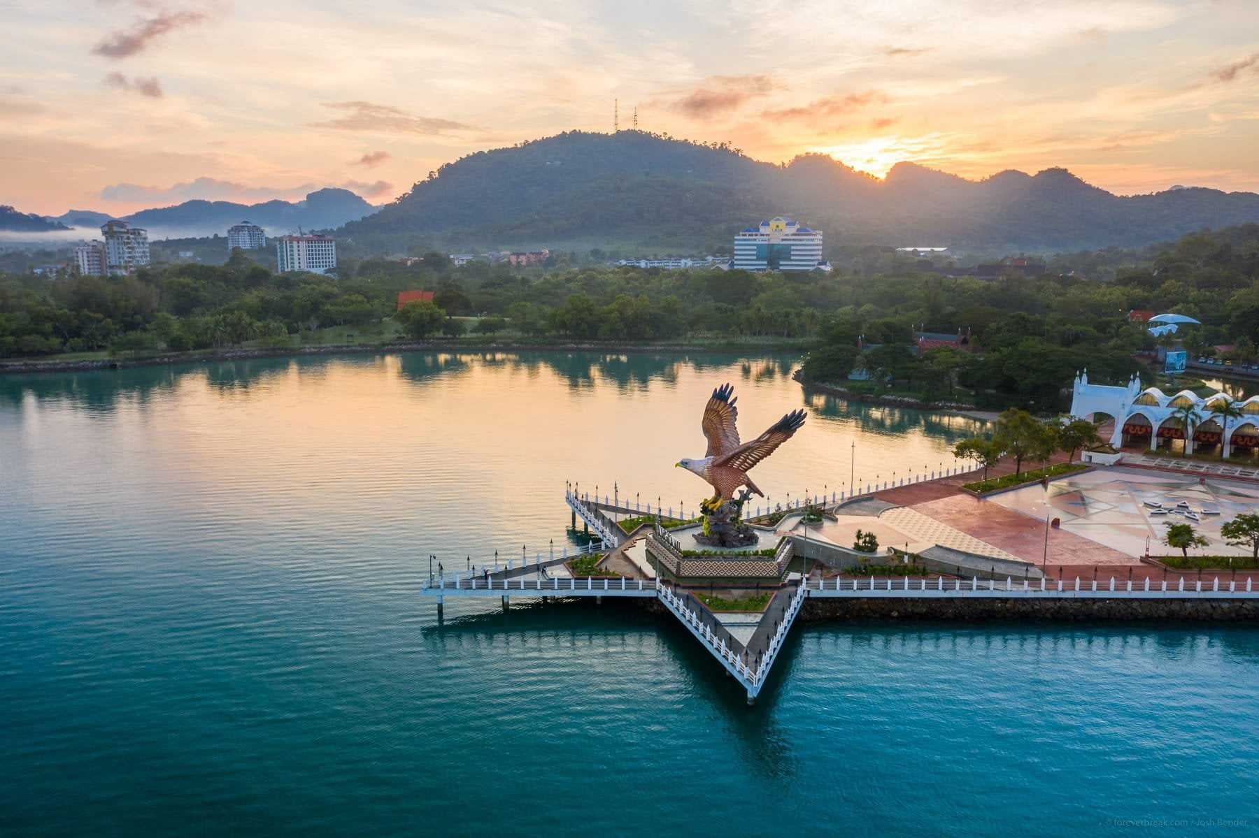 "Bakal bertukar jadi bandar hantu"- Apa dah jadi dengan Langkawi?