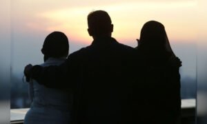 Hari-itu-suami-tertinggal-telefon-luluh-hati-saya-bila-terjumpa-gambar-mesra-dia-bersama-wanita 01