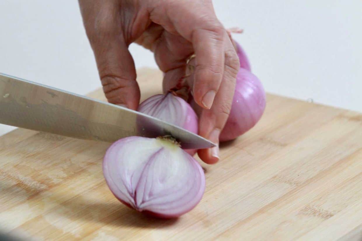 Biar betul! Cara potong bawang akan tentukan rasa masakan? Kalau nak sedap memang kena ikut cara ni