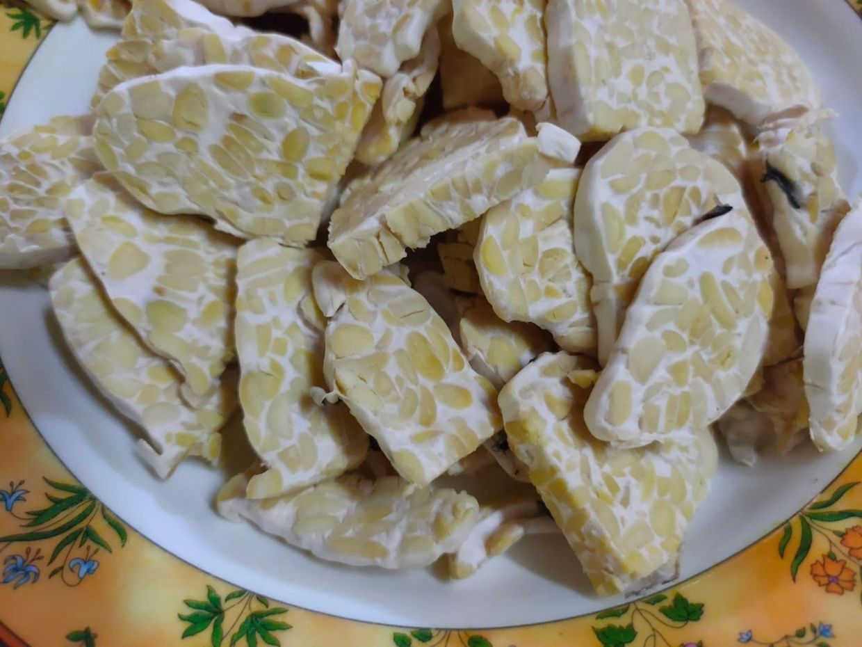 Betul ke bahaya makan tempe dibalut daun pisang, tempe dalam plastik lagi selamat?