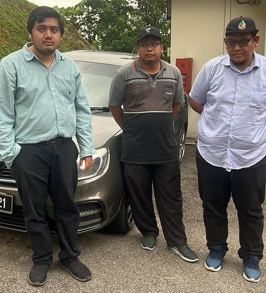 Heboh 3 lelaki ceroboh rumah MB Selangor, seorang tu kantoi menyorok tempat duduk belakang